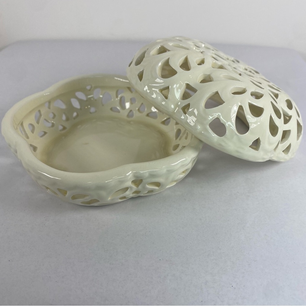 🛑SOLD🛑Oleg Cassini Vintage Porcelain Trinket Box With Lid